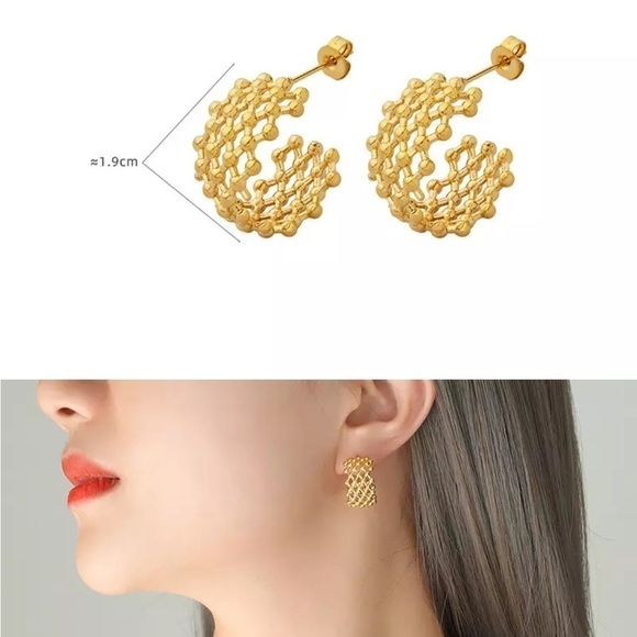 18k Gold Plated Grid C-Shape Hoop Earrings - Picture 6 of 8
